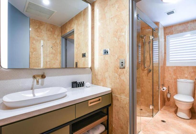 מיטת קינג בסוויטה, Powerhouse Hotel Tamworth By Rydges