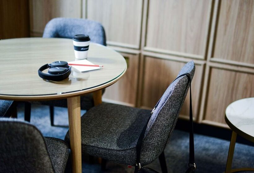 מיטת קינג בסוויטה, Powerhouse Hotel Tamworth By Rydges