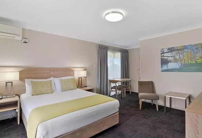 اتاق سوپریور, Quality Inn Carriage House