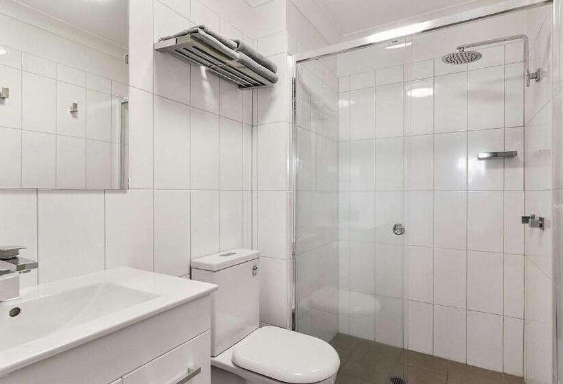 اتاق سوپریور سه تخته, Quality Inn Carriage House