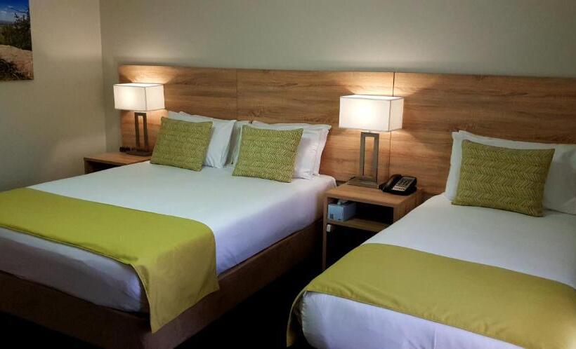 اتاق سوپریور سه تخته, Quality Inn Carriage House