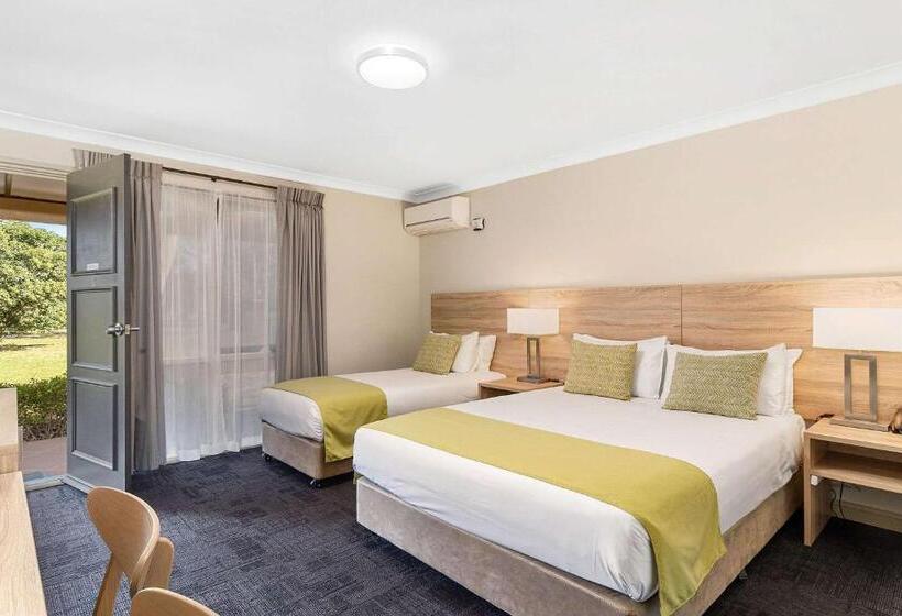 수피리어 트리플 룸, Quality Inn Carriage House