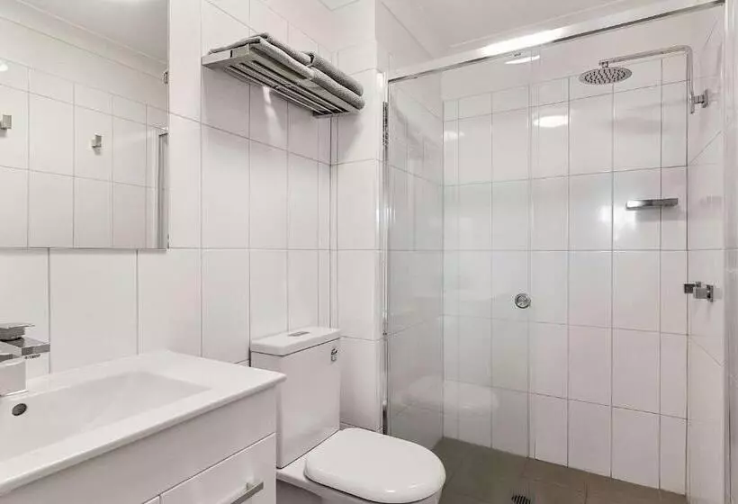 سوئیت اجرایی با تخت کینگ, Quality Inn Carriage House