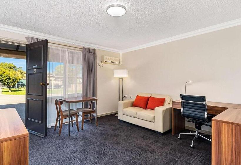 سوئیت اجرایی با تخت کینگ, Quality Inn Carriage House