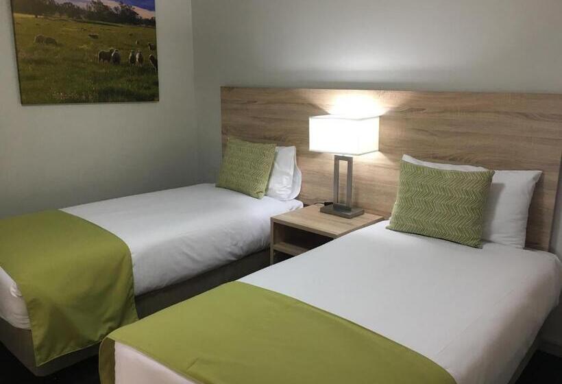 سوئیت خانواده 2 خوابه, Quality Inn Carriage House