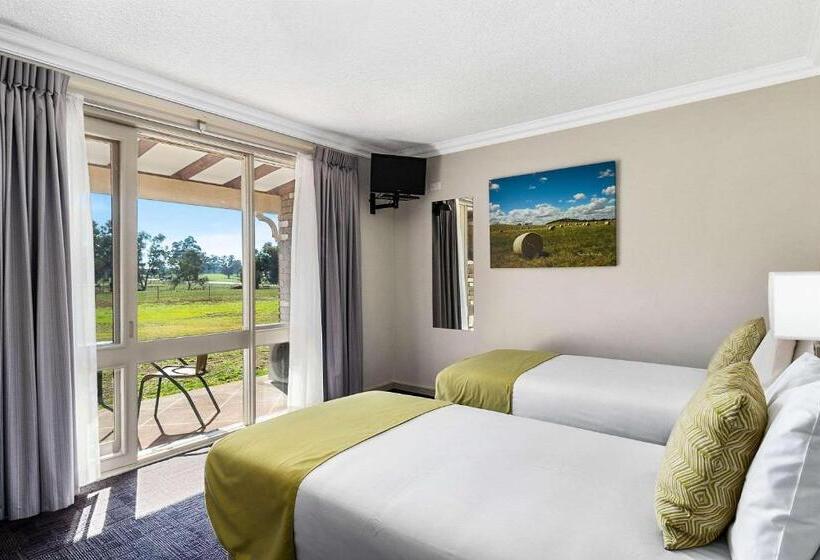 سوئیت خانواده 2 خوابه, Quality Inn Carriage House