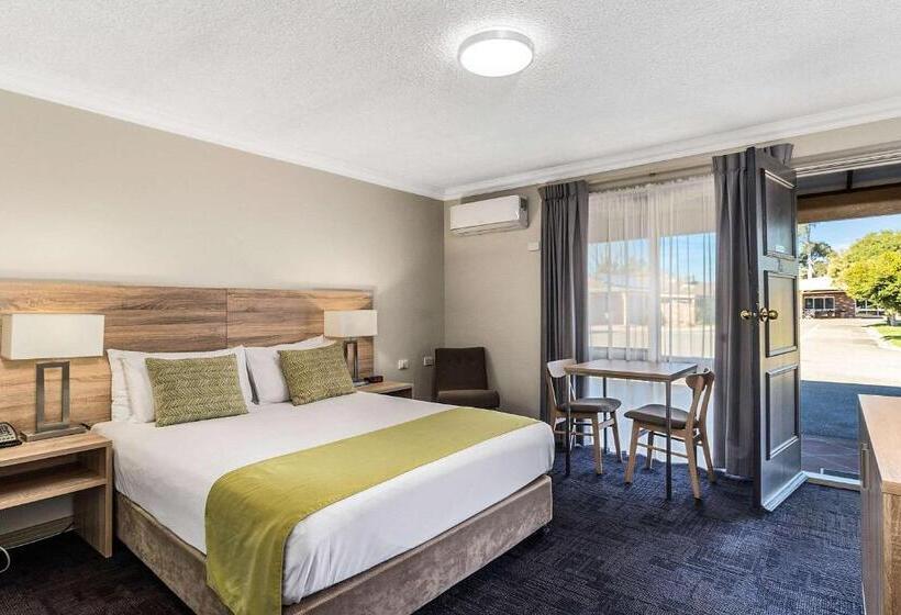 سوئیت خانواده 2 خوابه, Quality Inn Carriage House