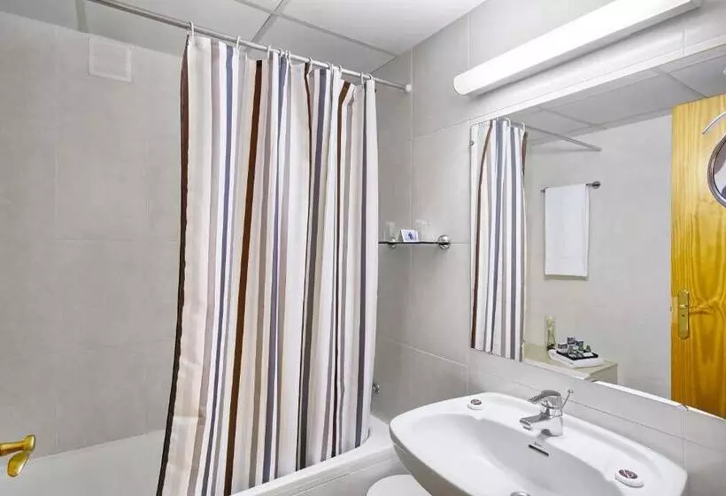 4 Bett Standardzimmer, Sant Gothard by Nexta