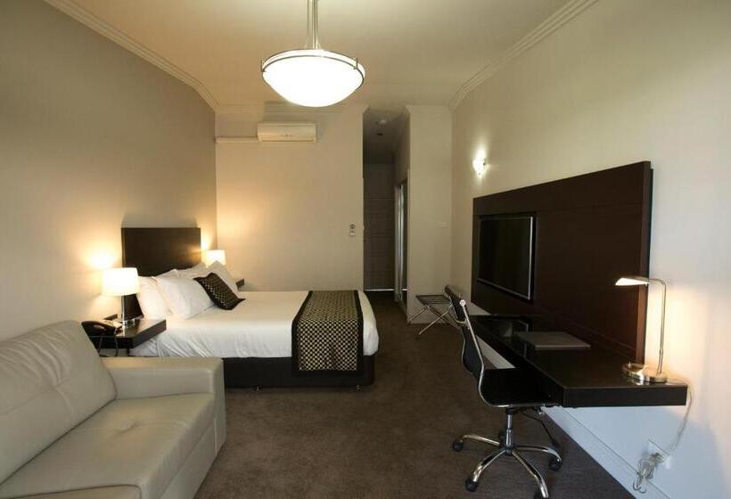 اتاق لوکس, Southgate