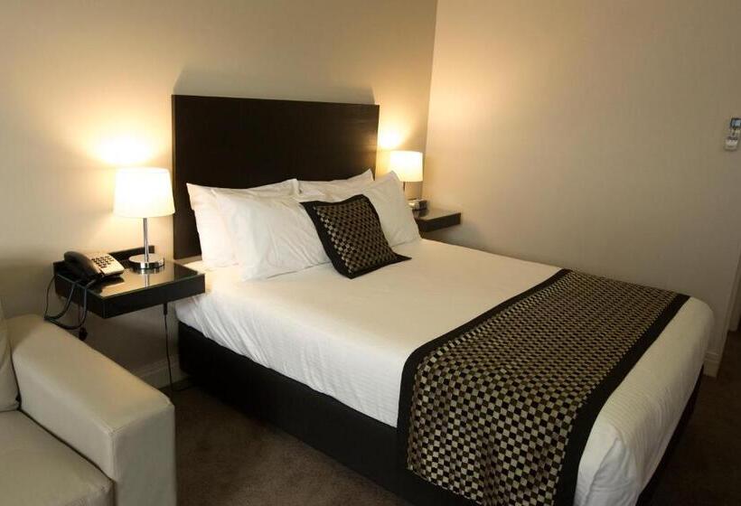 اتاق لوکس, Southgate