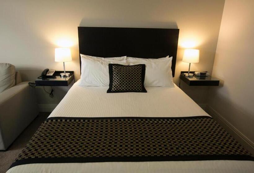 اتاق لوکس, Southgate