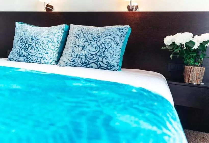 اتاق استاندارد یک نفره با چشم‌انداز دریا, The Memlinc