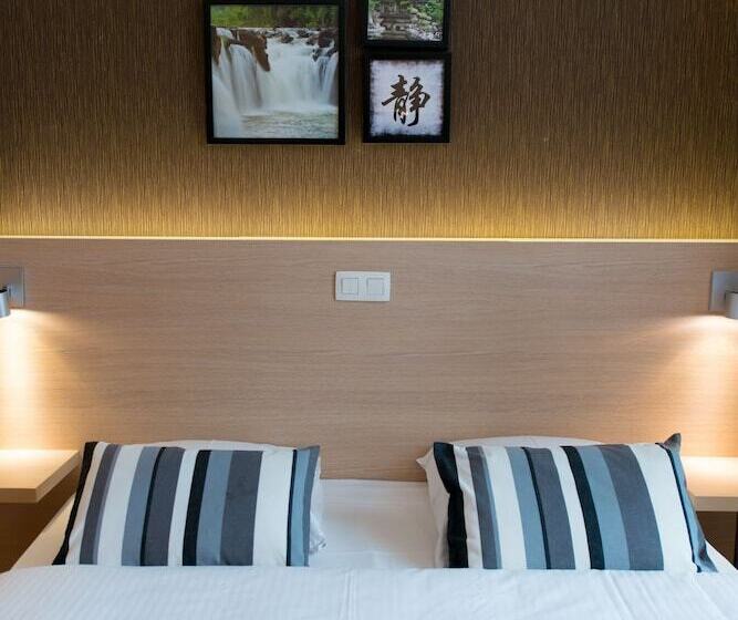 이코노미 룸, Hôtel De L Univers Liège