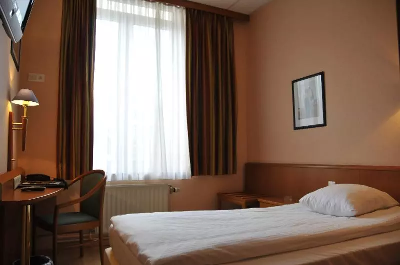 エコノミーシングルルーム, Hôtel De L Univers Liège
