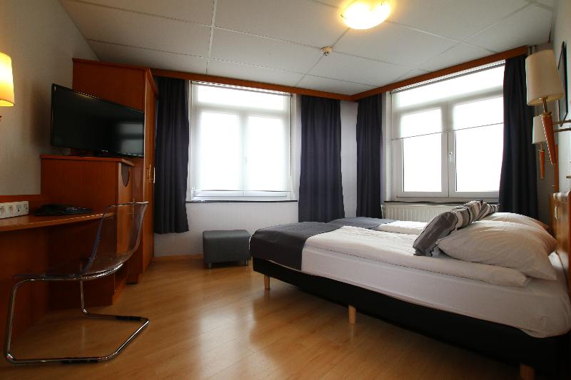 이코노미 룸, Hôtel De L Univers Liège