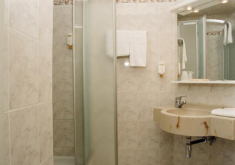 이코노미 룸, Hôtel De L Univers Liège