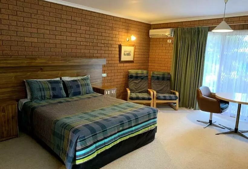 디럭스 룸, Kingswood Motel