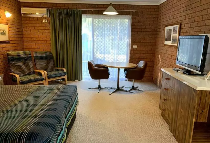 디럭스 룸, Kingswood Motel
