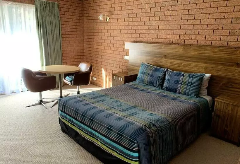 디럭스 룸, Kingswood Motel