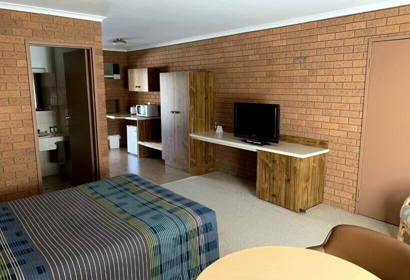 חדר דלוקס, Kingswood Motel