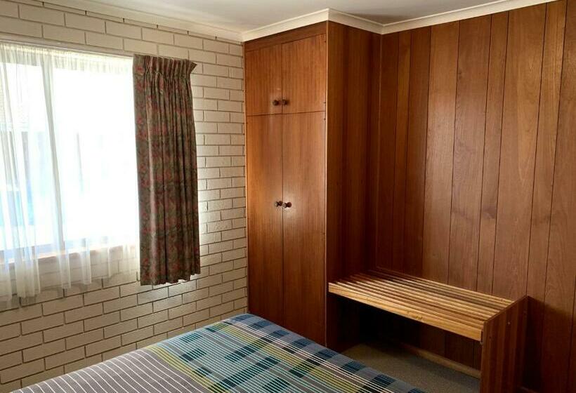 סוויטת 2 חדרי שינה, Kingswood Motel