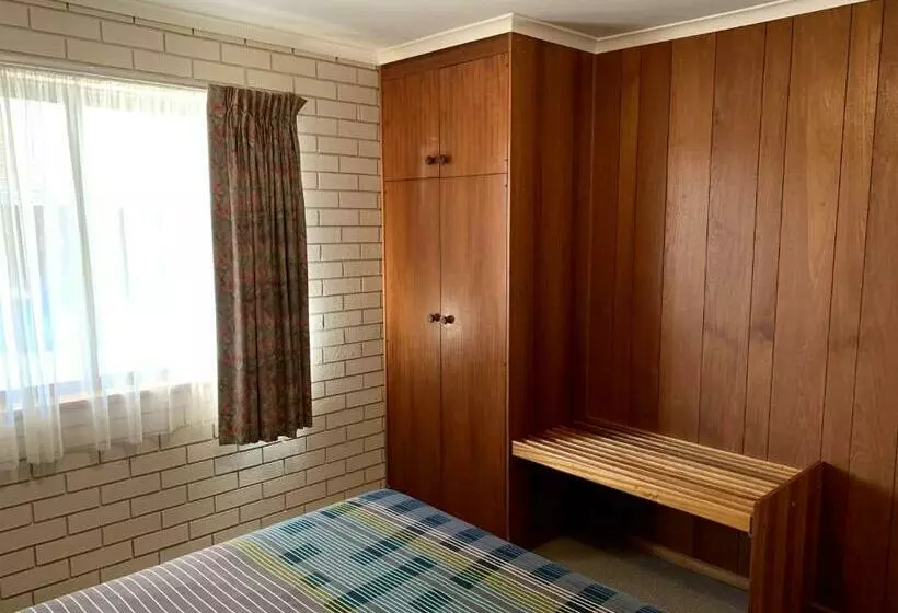 침실 2개 스위트, Kingswood Motel
