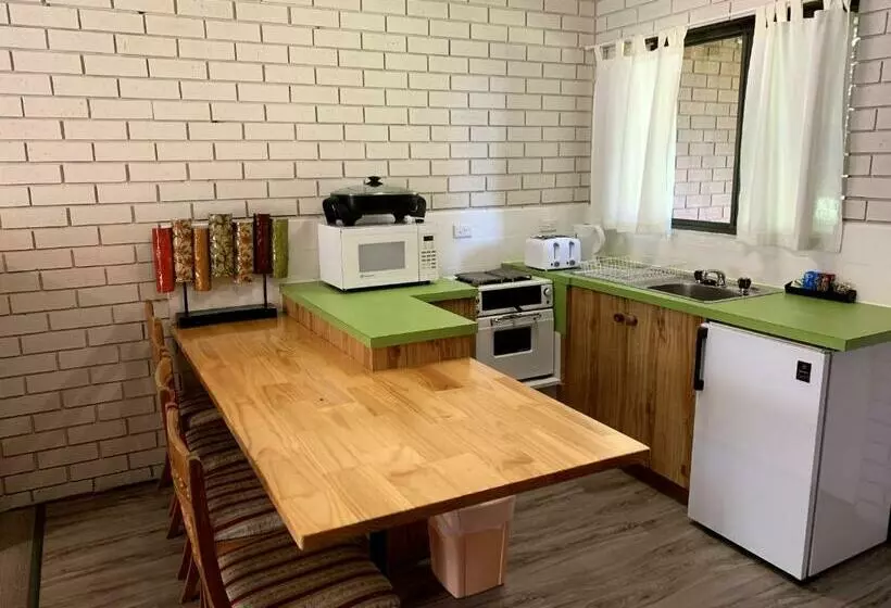 침실 2개 스위트, Kingswood Motel