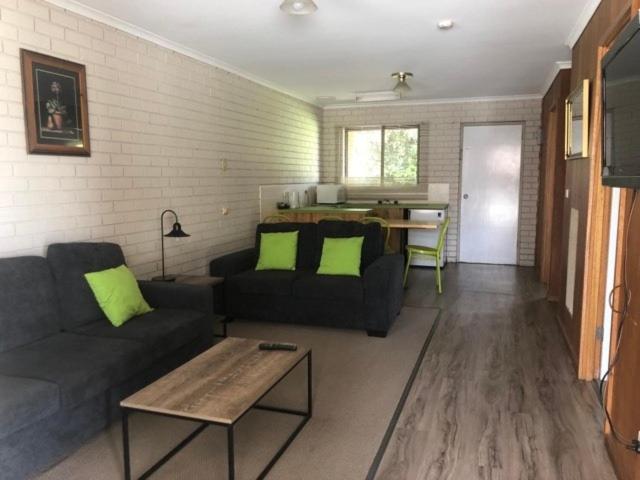 Люкс 2 Спальни, Kingswood Motel