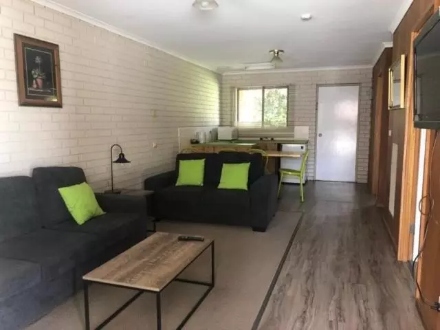 침실 2개 스위트, Kingswood Motel