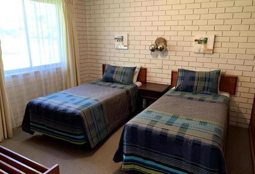 침실 2개 스위트, Kingswood Motel