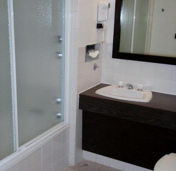 اتاق استاندارد در طبقه همکف, West Coaster Motel