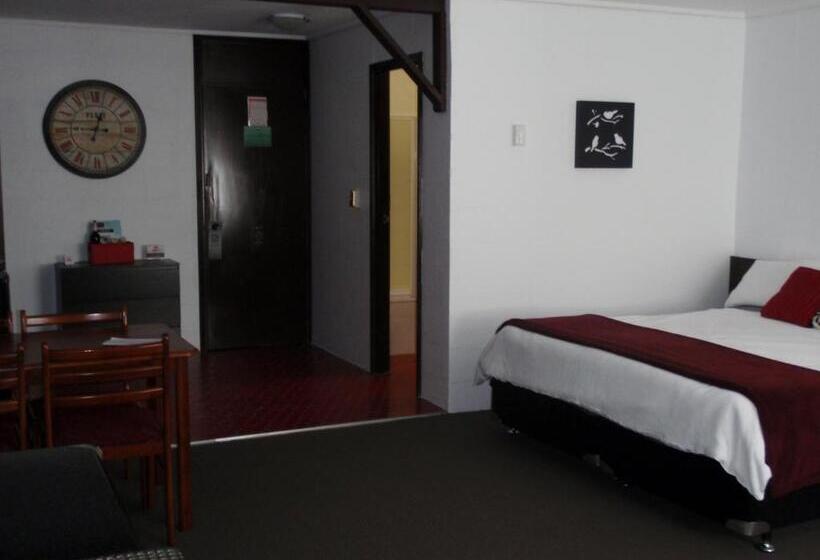 سوئیت 2 خوابه, West Coaster Motel