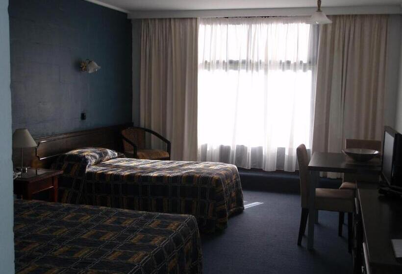 اتاق اکونومی, West Coaster Motel