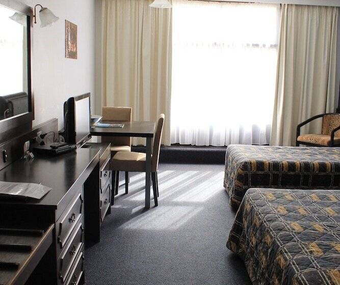 اتاق اکونومی, West Coaster Motel