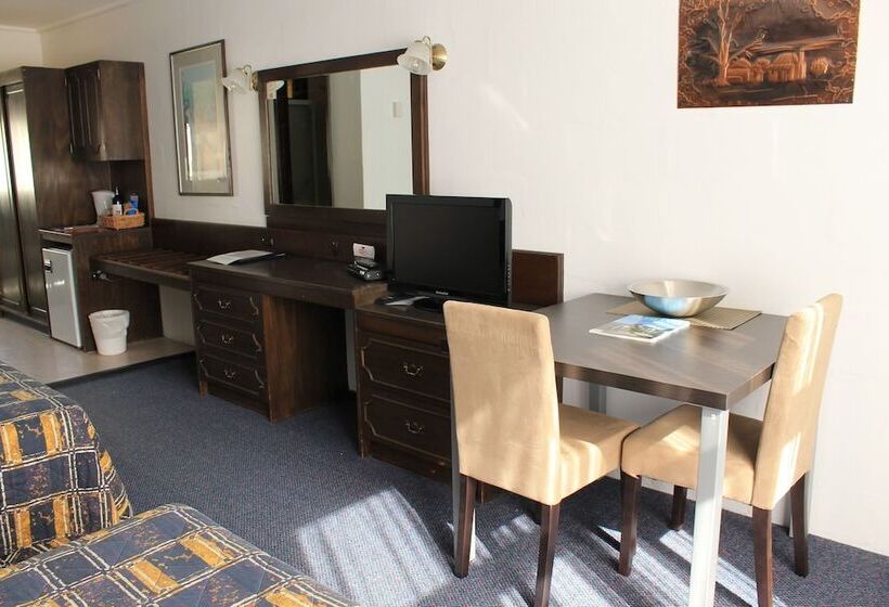 اتاق اکونومی, West Coaster Motel