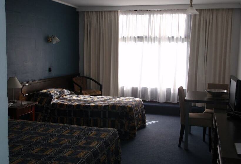 اتاق اکونومی, West Coaster Motel