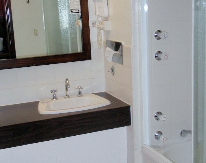 اتاق استاندارد در طبقه همکف, West Coaster Motel