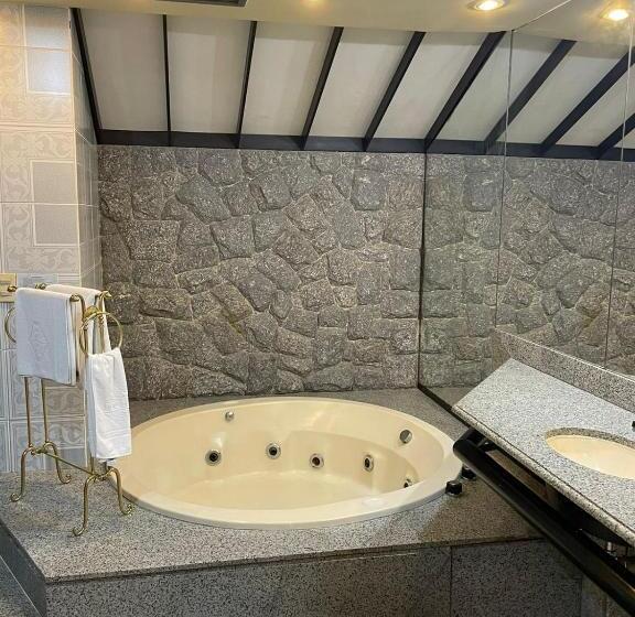 سوئیت مستر, Atlantico Star