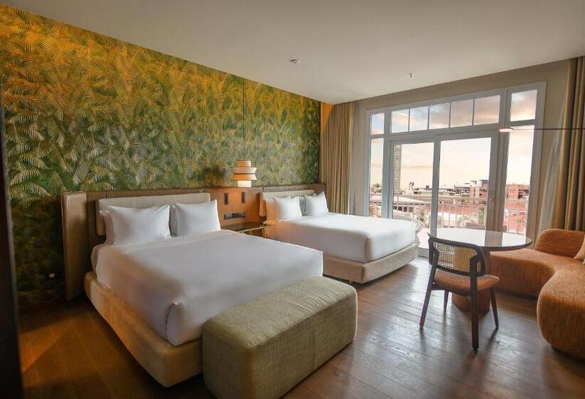 چشمانداز استخر اتاق کلوب, Los Tajibos, Santa Cruz De La Sierra, A Tribute Portfolio