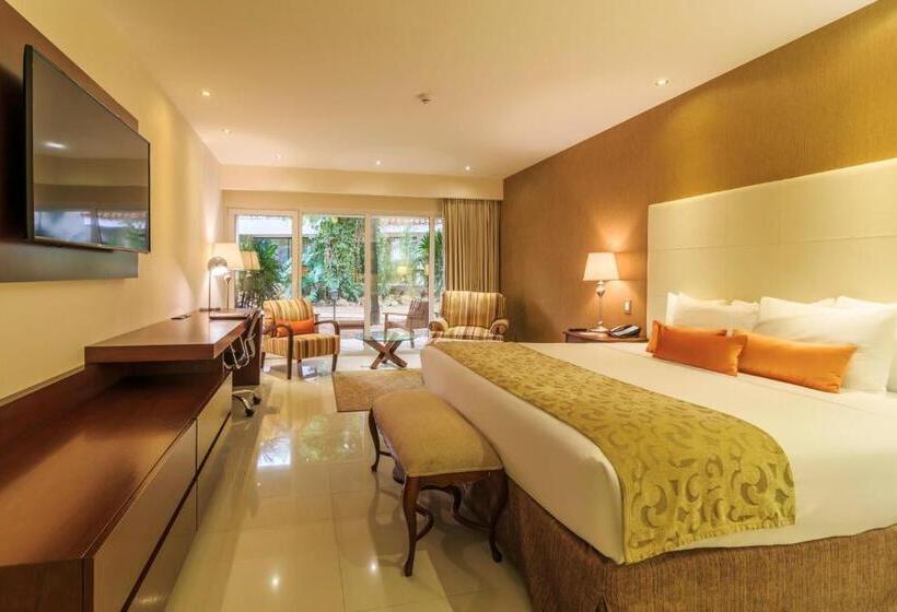 اتاق اجرایی با تخت بزرگ, Los Tajibos, Santa Cruz De La Sierra, A Tribute Portfolio