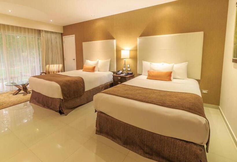 اتاق اجرایی, Los Tajibos, Santa Cruz De La Sierra, A Tribute Portfolio