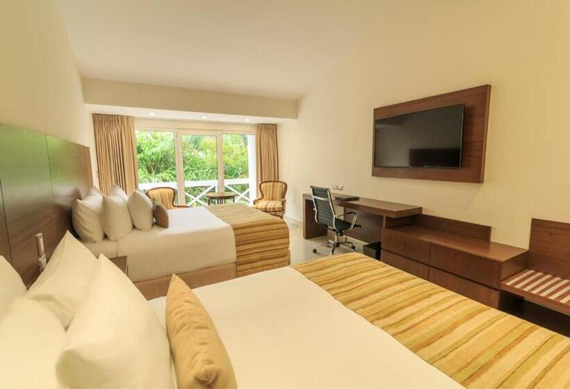 اتاق اجرایی با چشمانداز باغ, Los Tajibos, Santa Cruz De La Sierra, A Tribute Portfolio