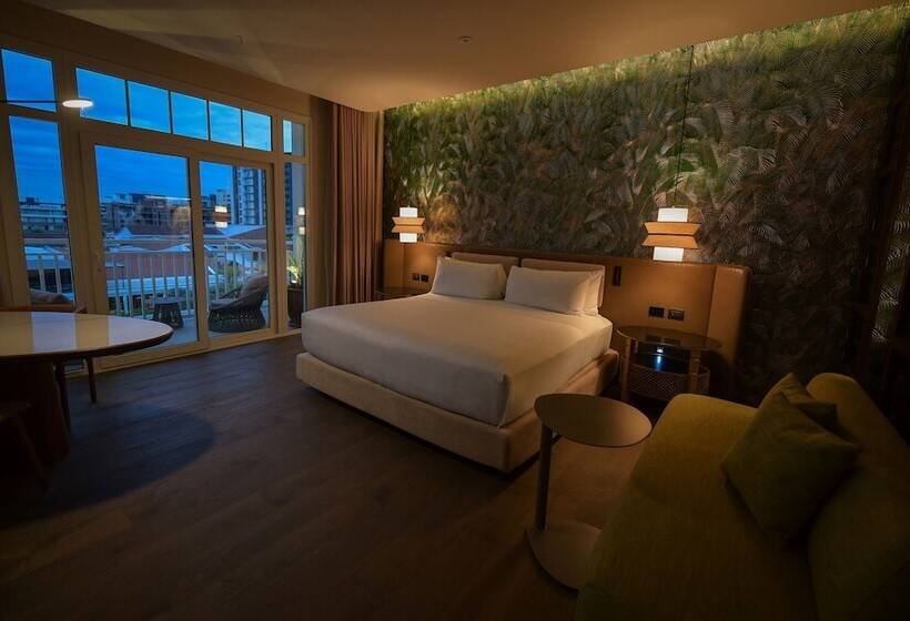 چشمانداز استخر اتاق کلوب, Los Tajibos, Santa Cruz De La Sierra, A Tribute Portfolio