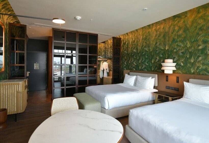 چشمانداز استخر اتاق کلوب, Los Tajibos, Santa Cruz De La Sierra, A Tribute Portfolio