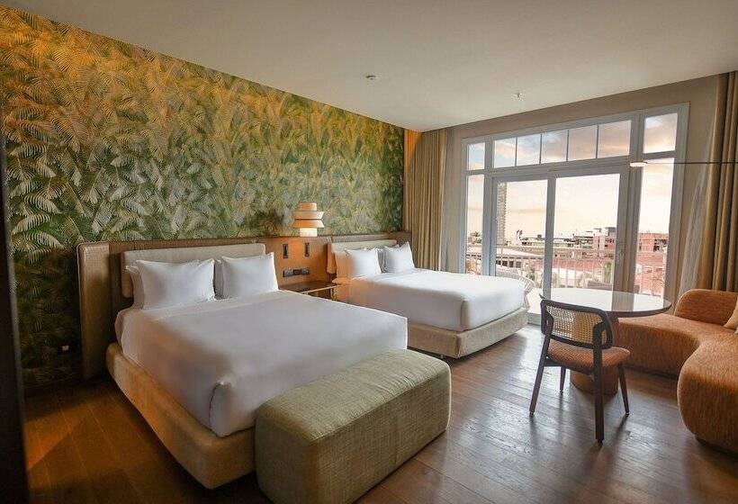 چشمانداز استخر اتاق کلوب, Los Tajibos, Santa Cruz De La Sierra, A Tribute Portfolio