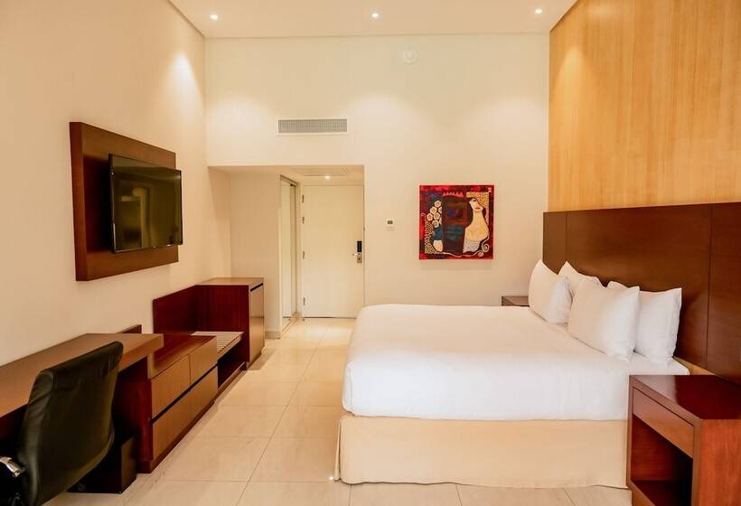 اتاق اجرایی با چشمانداز باغ, Los Tajibos, Santa Cruz De La Sierra, A Tribute Portfolio