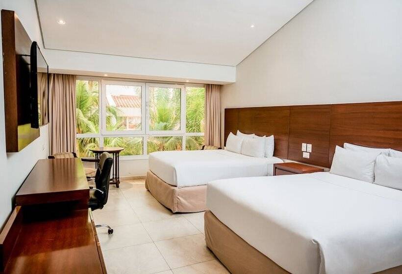 اتاق اجرایی با چشمانداز باغ, Los Tajibos, Santa Cruz De La Sierra, A Tribute Portfolio