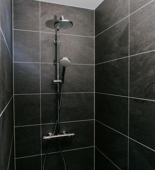 غرفة قياسية ثلاثية, New Regina