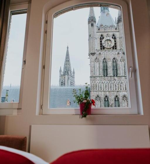 جناح جونيور, New Regina