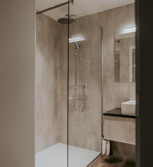 غرفة قياسية, New Regina